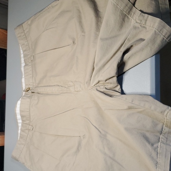 IZOD tan 40" waist shorts - Picture 5 of 7